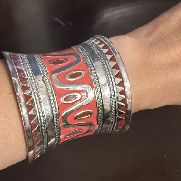 bebe Ruffle Shirt Black White, Tailored Vest M, Silver Statement Bracelet Bundle - Picture 13 of 14